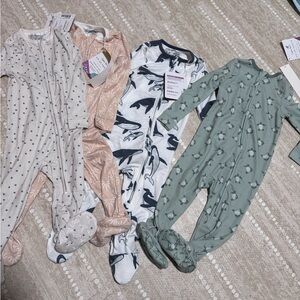 Bundle of NWT Copper Pearl footies 18-24 months